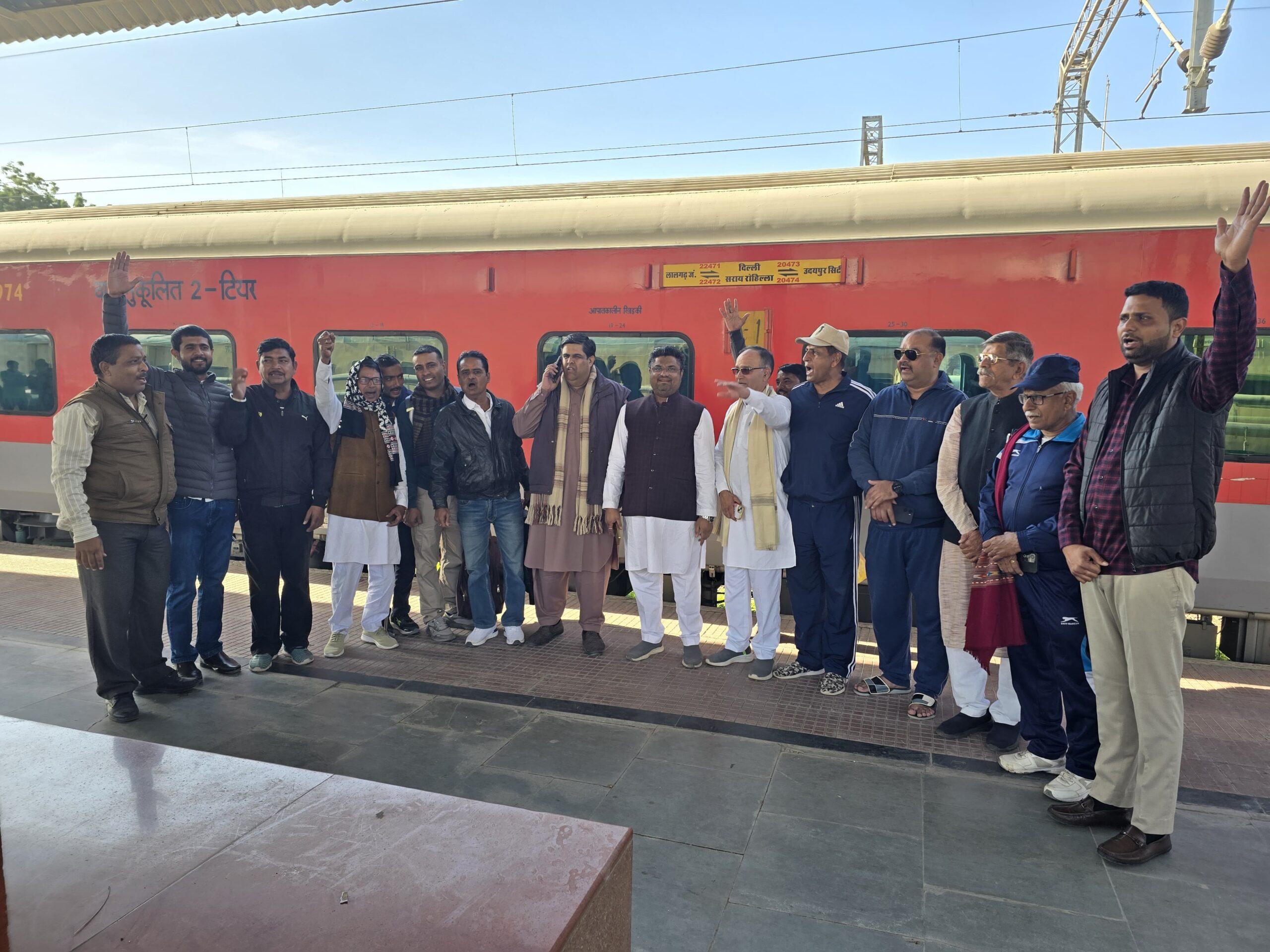 IMG 20251213 WA0020 scaled वोट चोर गद्दी छोड़" रैली के लिए बीकानेर से सैकड़ों कांग्रेसजन दिल्ली हुए रवाना Rajasthan News Portal राजस्थान