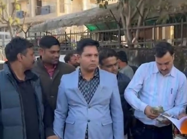 IMG 20251212 100508 चिकित्सक व कॉलेज प्राचार्य 50 हज़ार की रिश्वत के साथ गिरफ्तार Rajasthan News Portal राजस्थान