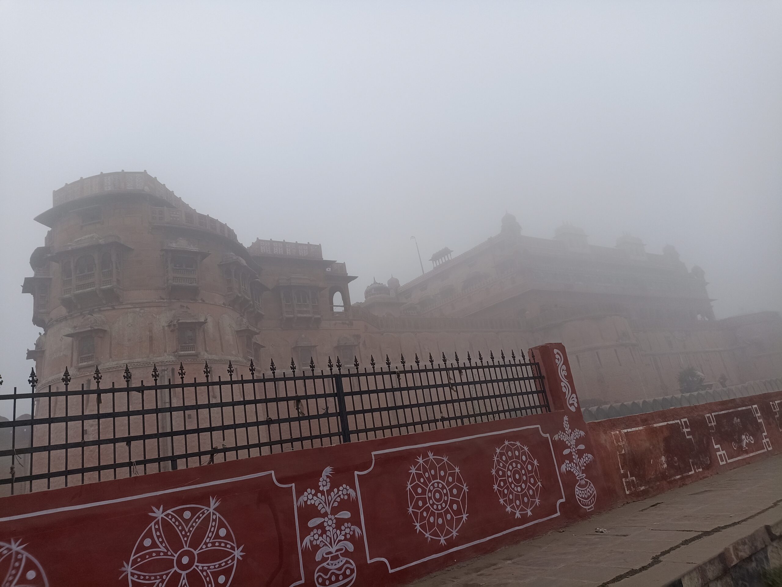 IMG 20251216 093120 scaled बीकानेर सहित आधा दर्जन जिलों में कोहरे का डेरा Rajasthan News Portal देश