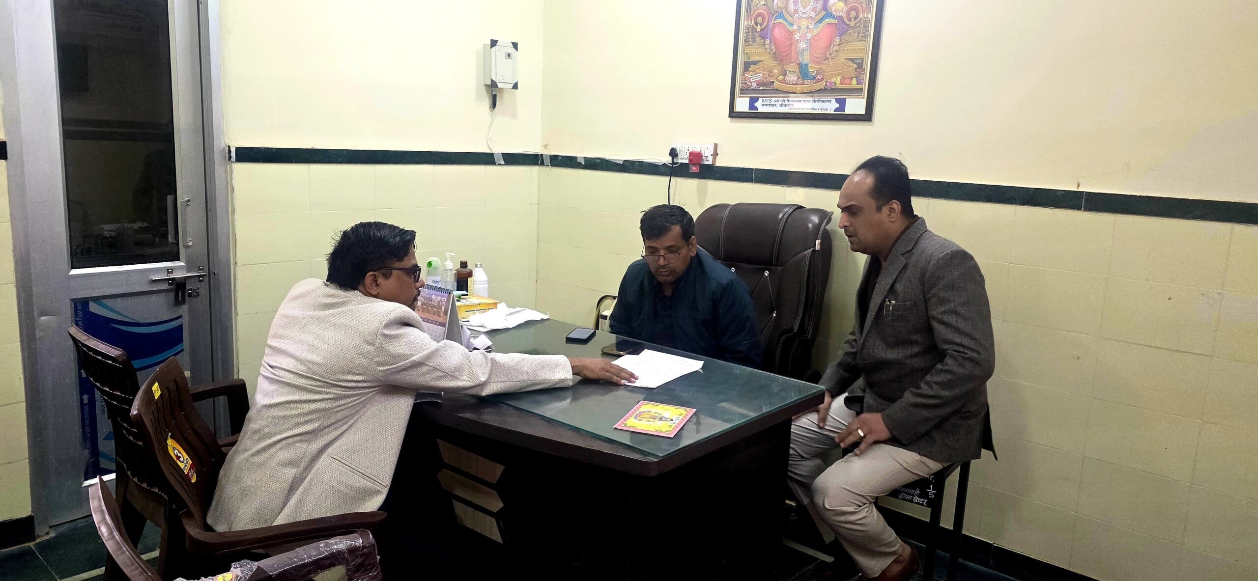 IMG 20260108 WA0015 scaled बीकानेर : कोलायत में पीएमओ अनुपस्थित तो दियातरा में मुख्यालय पर नहीं मिले चिकित्सक, कारण बताओं नोटिस जारी Rajasthan News Portal बीकानेर अपडेट