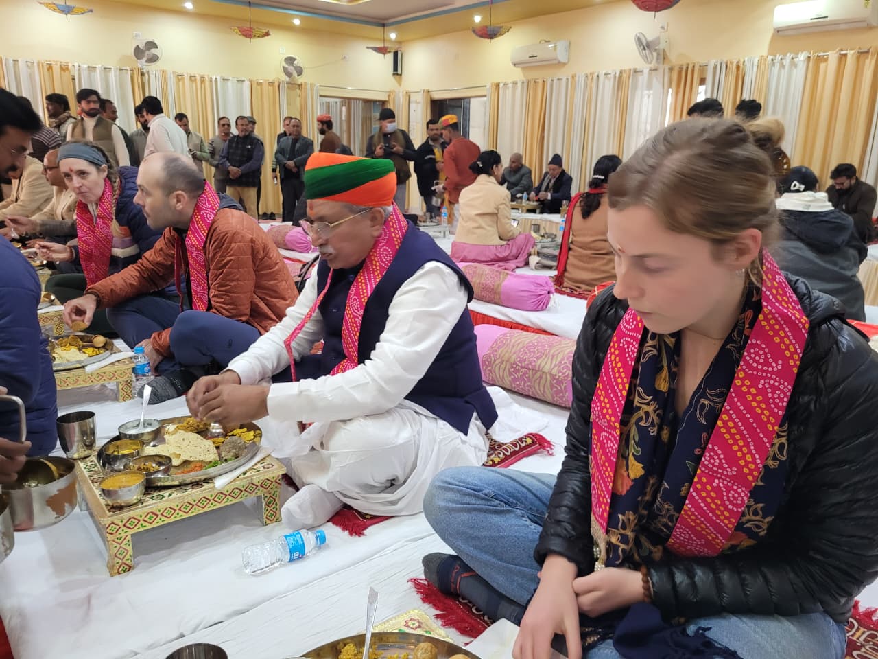IMG 20260109 WA0018 विदेशी मेहमानों ने बीकानेर में लिया नया अनुभव, बाजरे के खीचड़े, राबड़ी, चूरमे ने जीता दिल Rajasthan News Portal पर्यटन