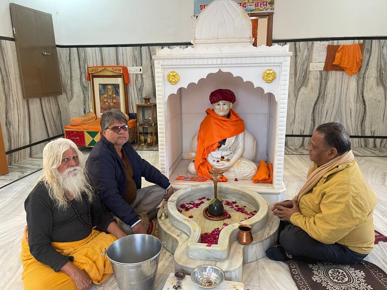 IMG 20260110 WA0025 उदय गिरी जी महाराज की महाआरती, ऊनी पोशाक व श्रृंगार Rajasthan News Portal धर्म