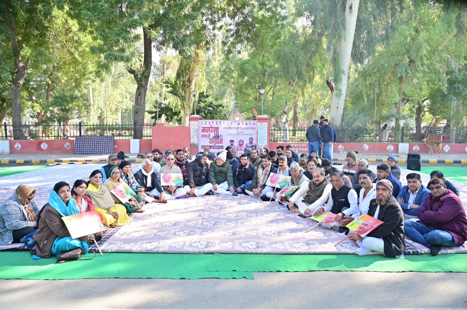 IMG 20260111 WA0035 देशव्यापी अभियान के दूसरे दिन कांग्रेस ने गांधीपार्क में रखा उपवास Rajasthan News Portal राजस्थान