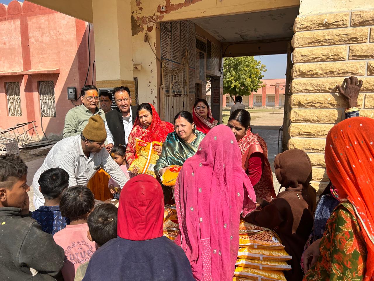 IMG 20260121 WA0003 मां आशापुरा मंदिर पोकरण के पाटोत्सव पर कंबल, फल बांटे Rajasthan News Portal धर्म