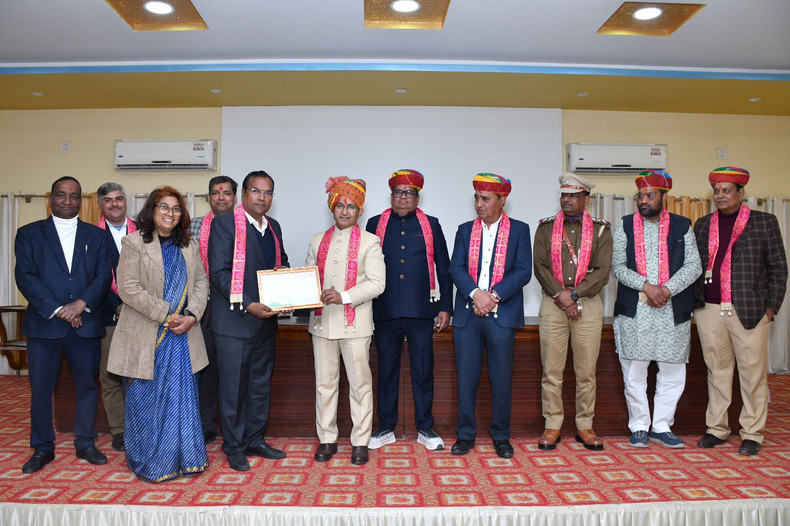 IMG 20260127 WA0025 गणतंत्र दिवस पर ऊँट उत्सव के सहयोगियों का हुआ सम्मान Rajasthan News Portal पर्यटन