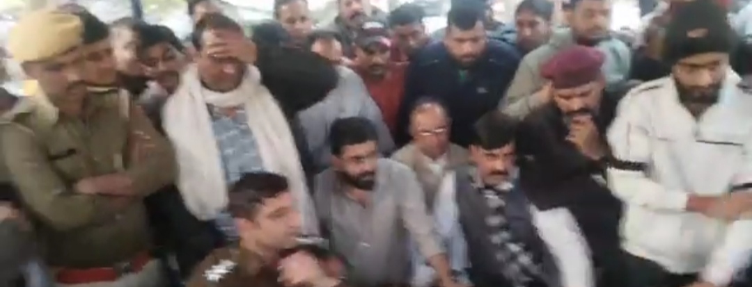 IMG 20260127 193229 पीबीएम हॉस्पिटल में हंगामा, मुख्य गेट का ताला तोड़ा Rajasthan News Portal राजस्थान