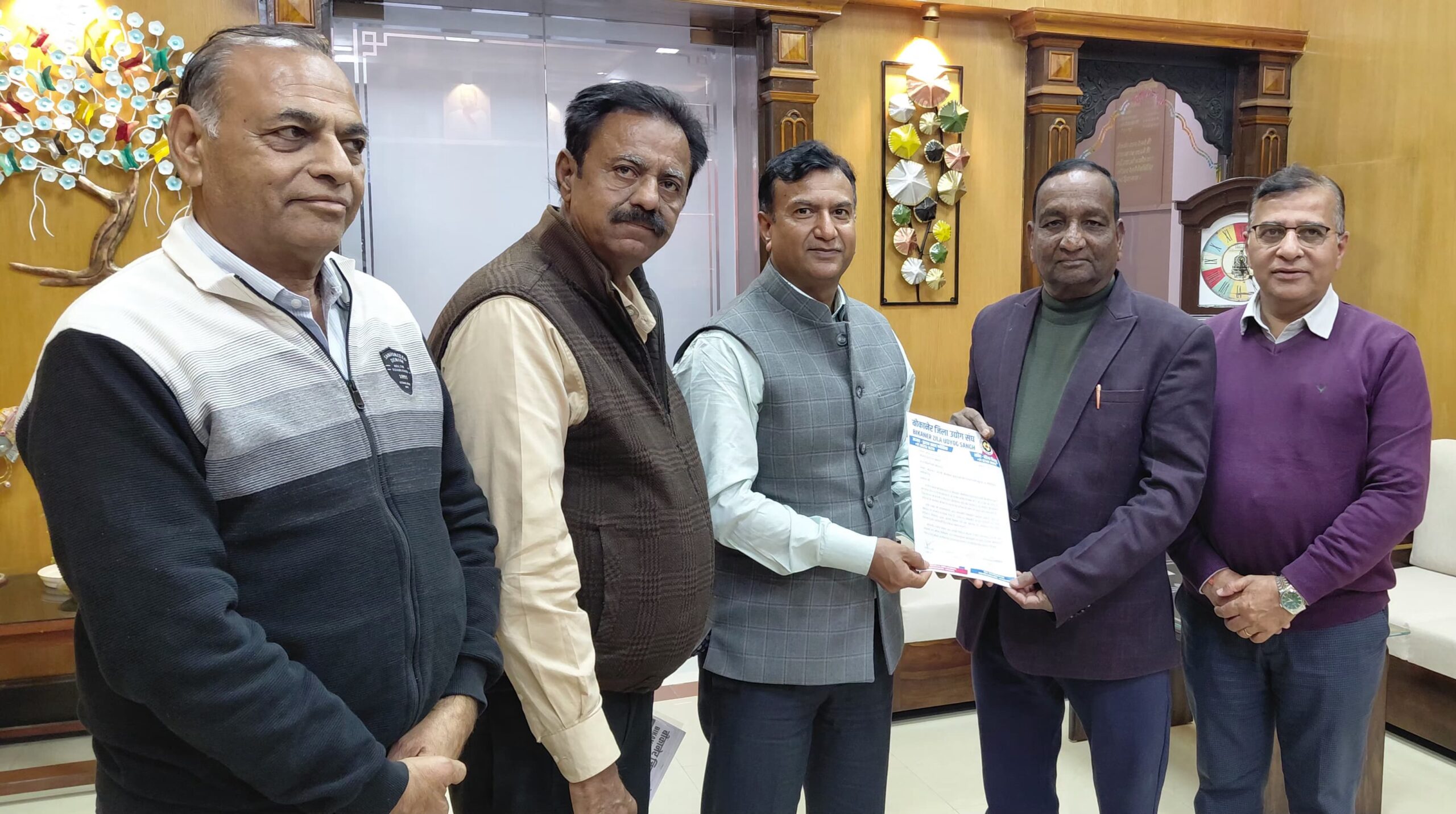 IMG 20260203 WA01801 scaled औद्योगिक क्षेत्र में ओवरब्रिज की मांग का मंडल रेल प्रबन्धक को सौंपा ज्ञापन Rajasthan News Portal राजस्थान