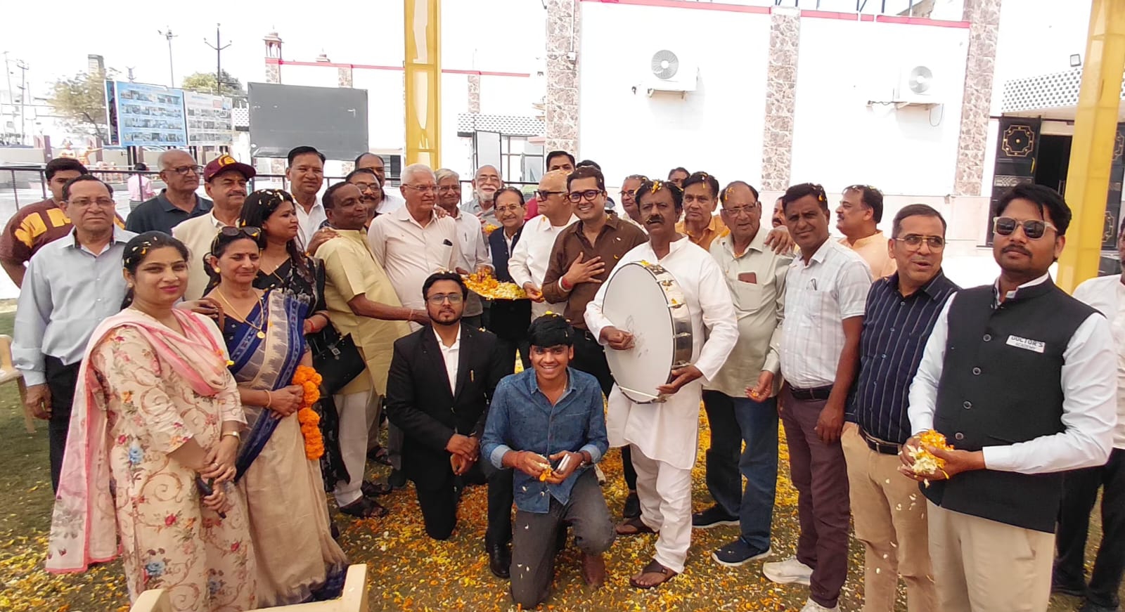 SAVE 20260301 215514 चंग धमाल के साथ उद्योगपतियों ने खेली पुष्प होली Rajasthan News Portal बीकानेर अपडेट