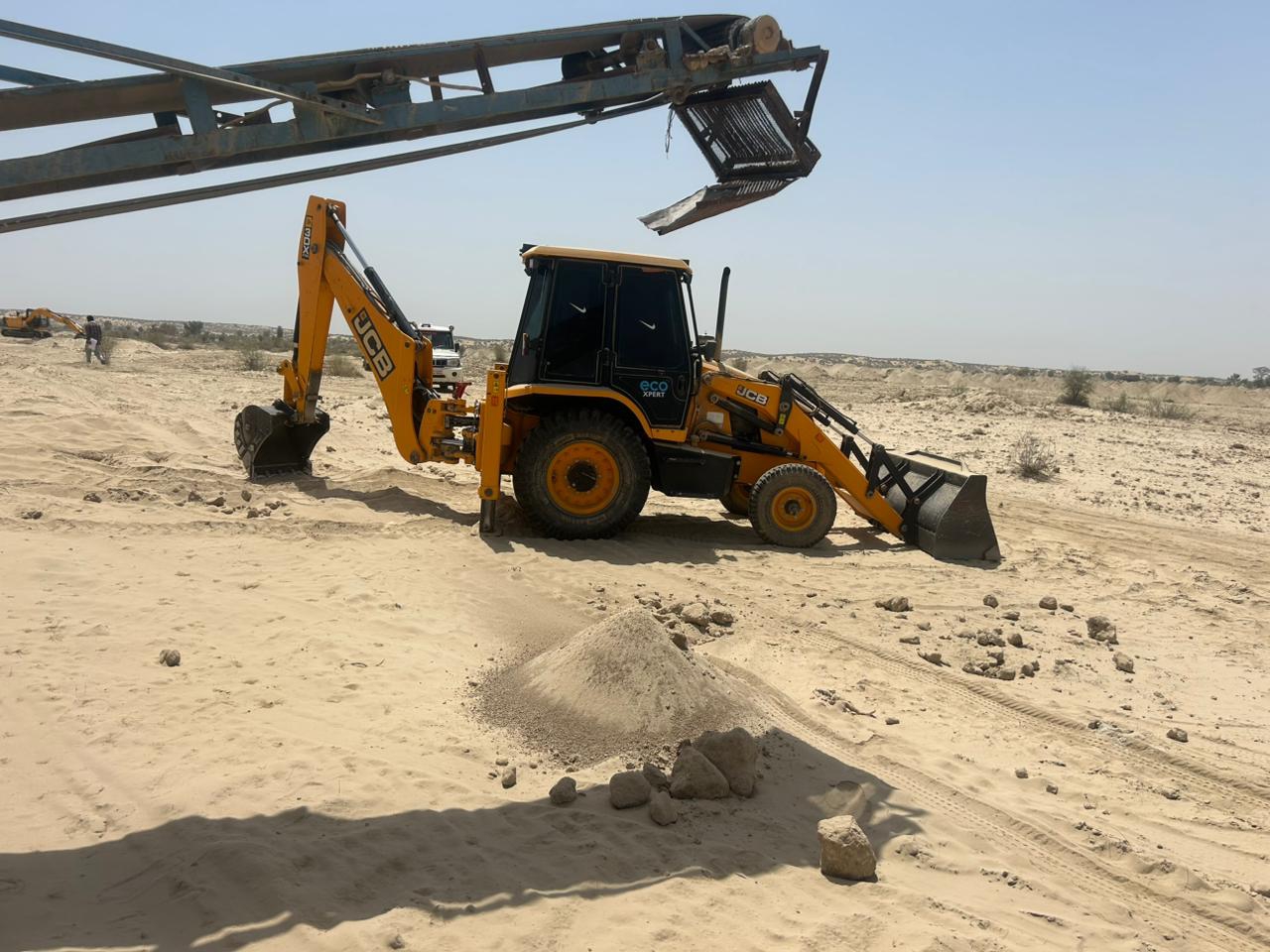 SAVE 20260414 184131 खनिज और राजस्व विभाग की कार्रवाई, 2875 टन खनिज जिप्सम का अवैध खनन, 4 मशीनें जब्त Rajasthan News Portal बीकानेर अपडेट