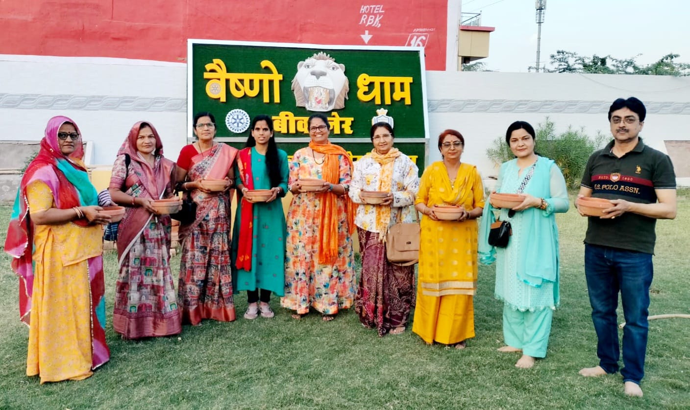 SAVE 20260425 222354 महिलाओं ने पक्षियों के लिए पालसिये लगवाए Rajasthan News Portal धर्म