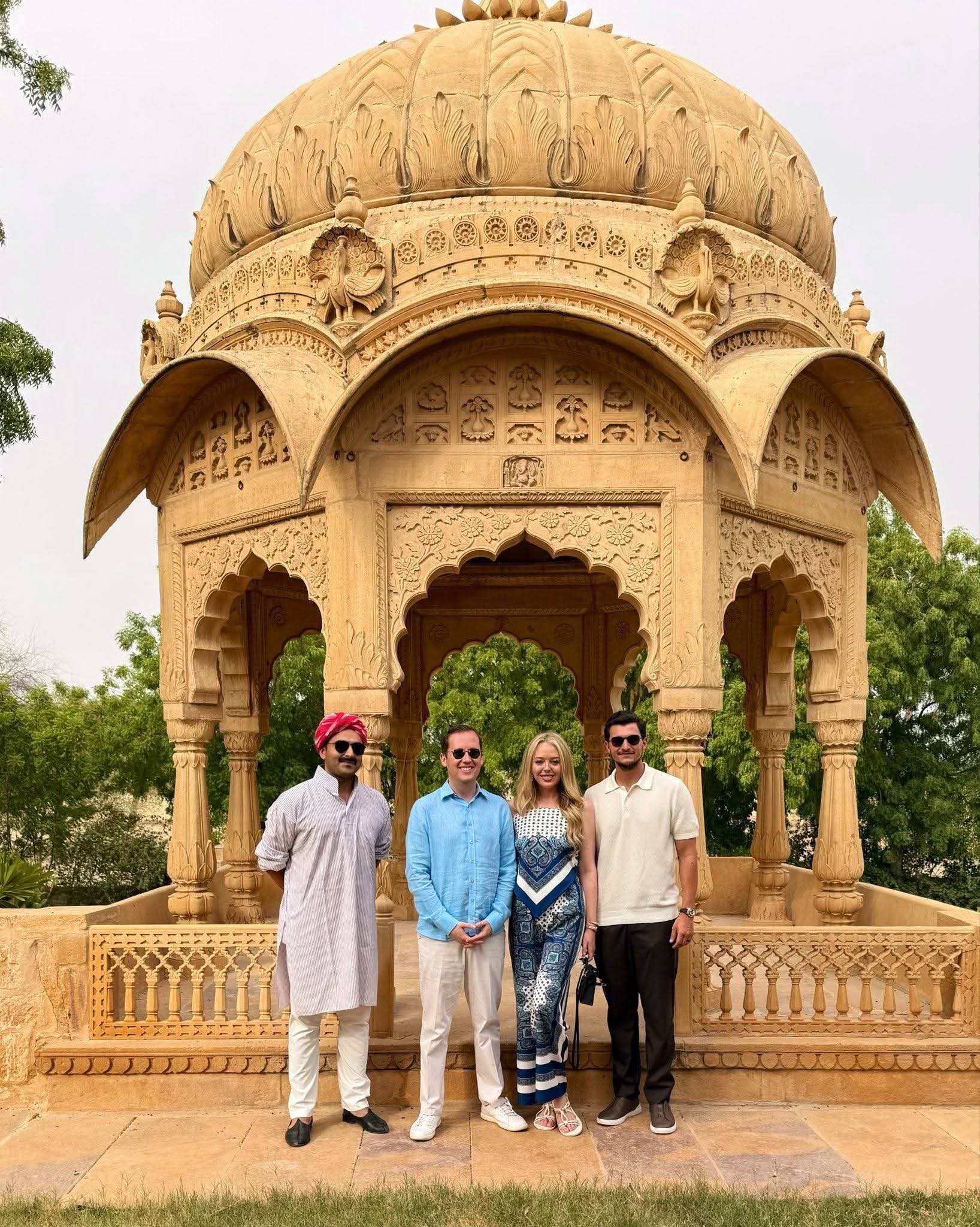 जैसलमेर में डोनाल्ड ट्रंप की पुत्री टिफनी ट्रंप एवं उनके पति माइकल बोलोस का अभिनन्दन 1 अंतरराष्ट्रीय FB IMG 1780239470616 जैसलमेर में डोनाल्ड ट्रंप की पुत्री टिफनी ट्रंप एवं उनके पति माइकल बोलोस का अभिनन्दन Rajasthan News Portal अंतरराष्ट्रीय