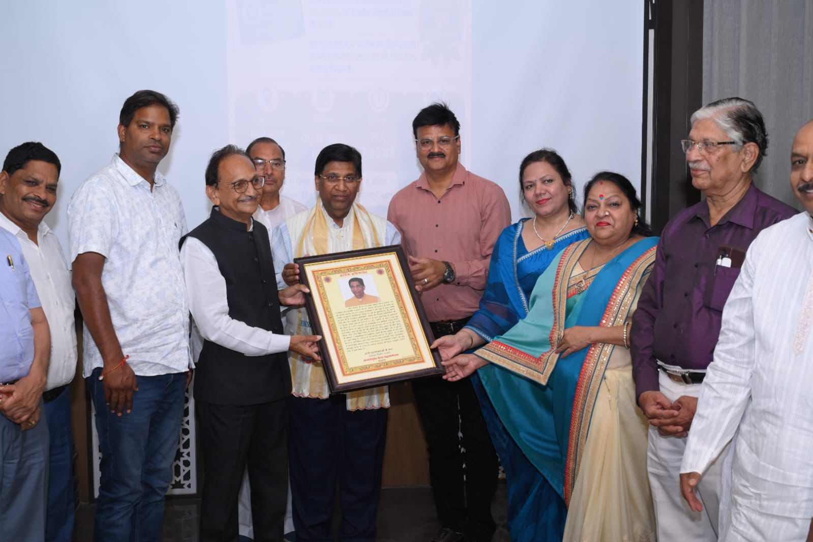 SAVE 20260502 172652 अंतर्राष्ट्रीय वैश्य महासम्मेलन की सभा में फ़न्ना बाबू को दी श्रद्धांजलि, दिग्गज उद्योगपति हुए शामिल, 22 प्रतिष्ठानों पर विशेष छूट की घोषणा Rajasthan News Portal देश
