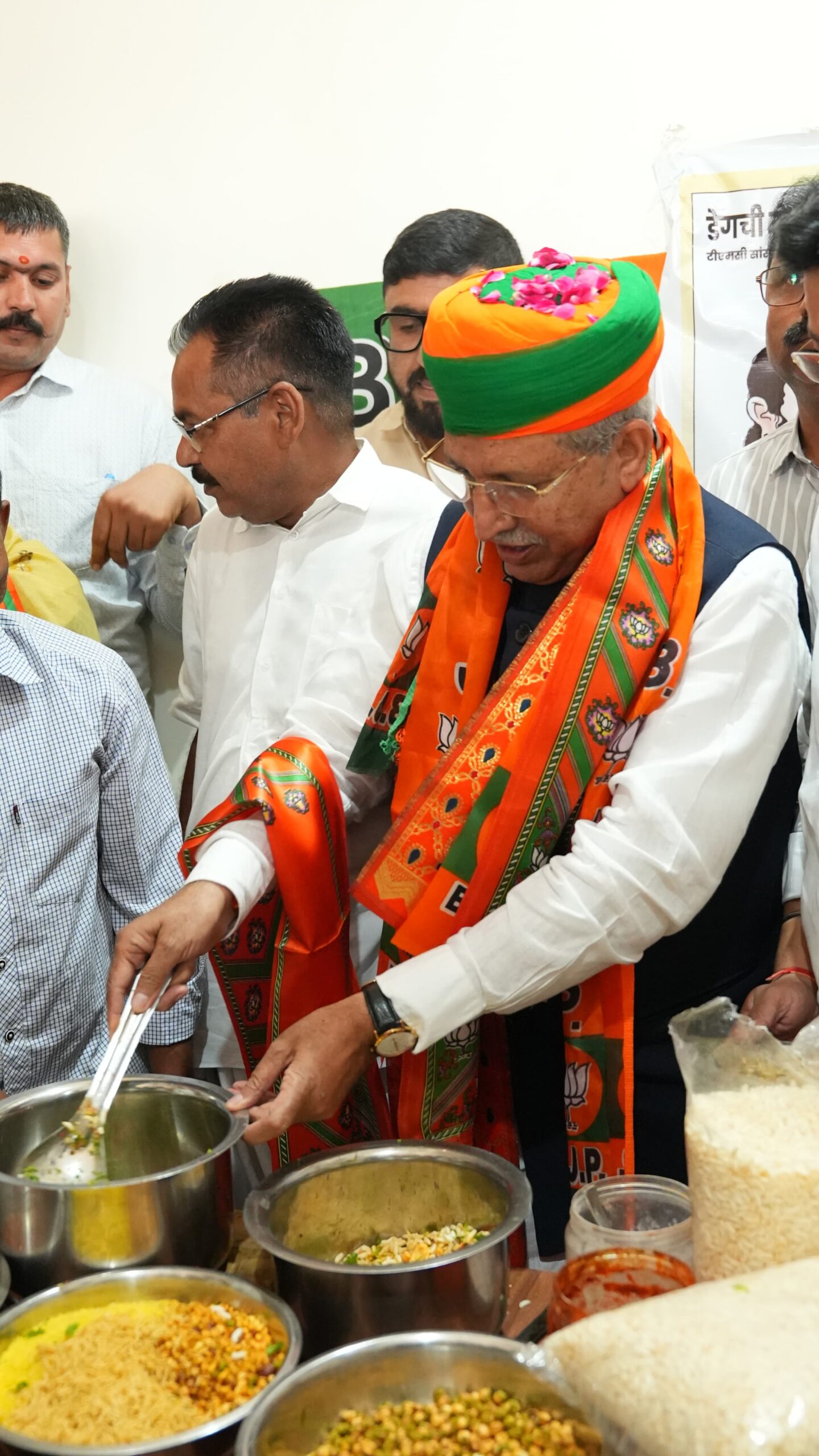 SAVE 20260507 214545 scaled केंद्रीय मंत्री अर्जुनराम मेघवाल ने कार्यकर्ताओं संग मनाई जीत की खुशी, संवाद कार्यक्रम में दिए सवालों के जवाब Rajasthan News Portal देश