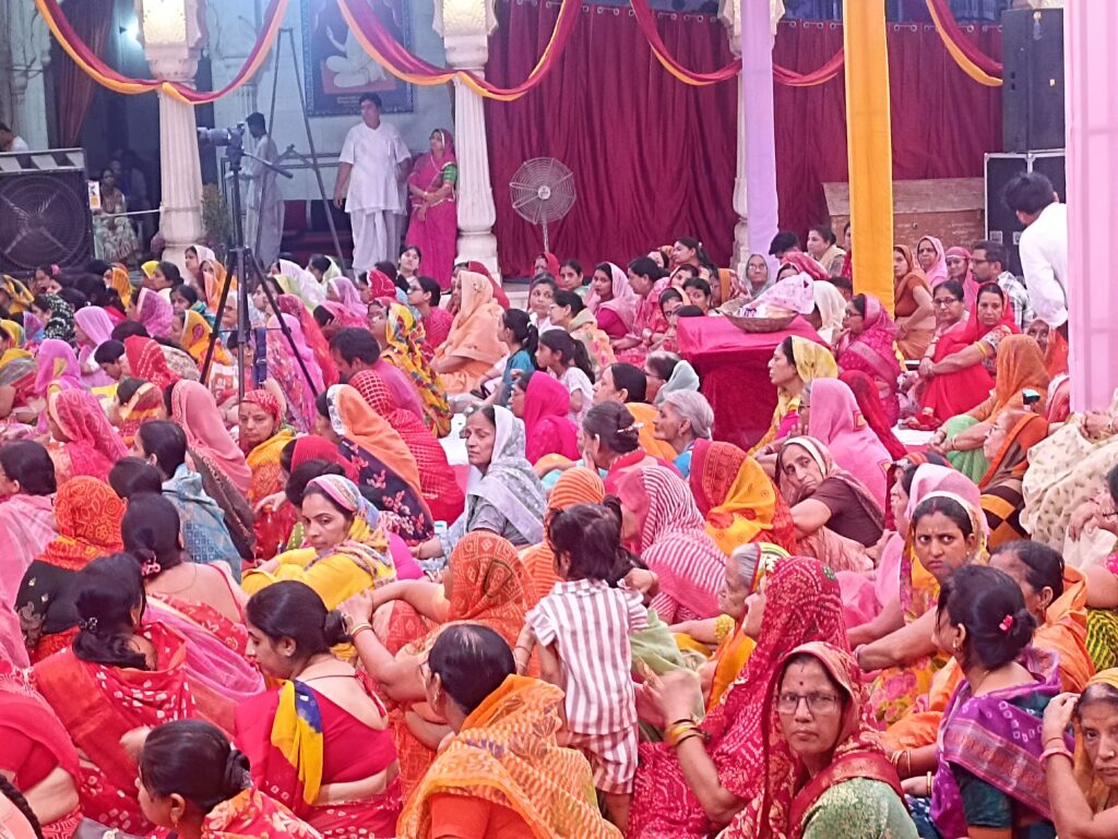 श्रीजी रतन बिहारीजी मंदिर में कथा,भजनों पर महिलाओं ने नृत्य किया 3 धर्म 1004269292 श्रीजी रतन बिहारीजी मंदिर में कथा,भजनों पर महिलाओं ने नृत्य किया Rajasthan News Portal धर्म