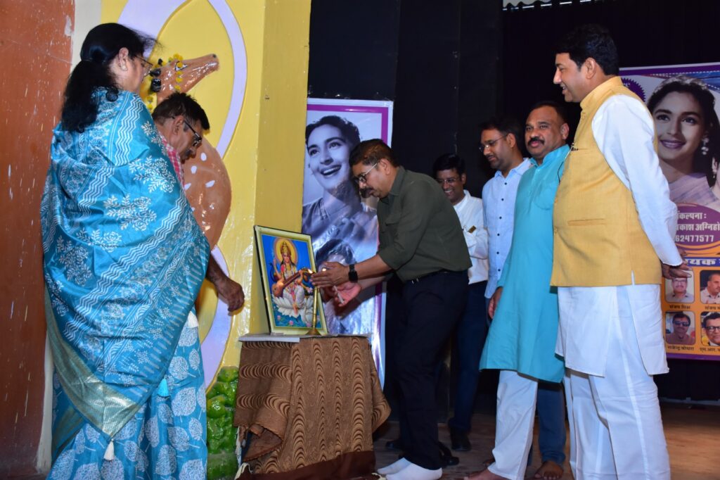 पुराने गीतों से गूंजा हॉल 2 बीकानेर अपडेट 1004327513 पुराने गीतों से गूंजा हॉल Rajasthan News Portal बीकानेर अपडेट