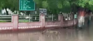 देर रात बारिश से ये मार्ग हुए बाधित, बदहाल सड़कों से बढ़ी परेशानी