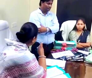 विधायक व नगरपालिका महिला अधिकारी के बीच नोकझोंक का मामला गरमाया, निलम्बित