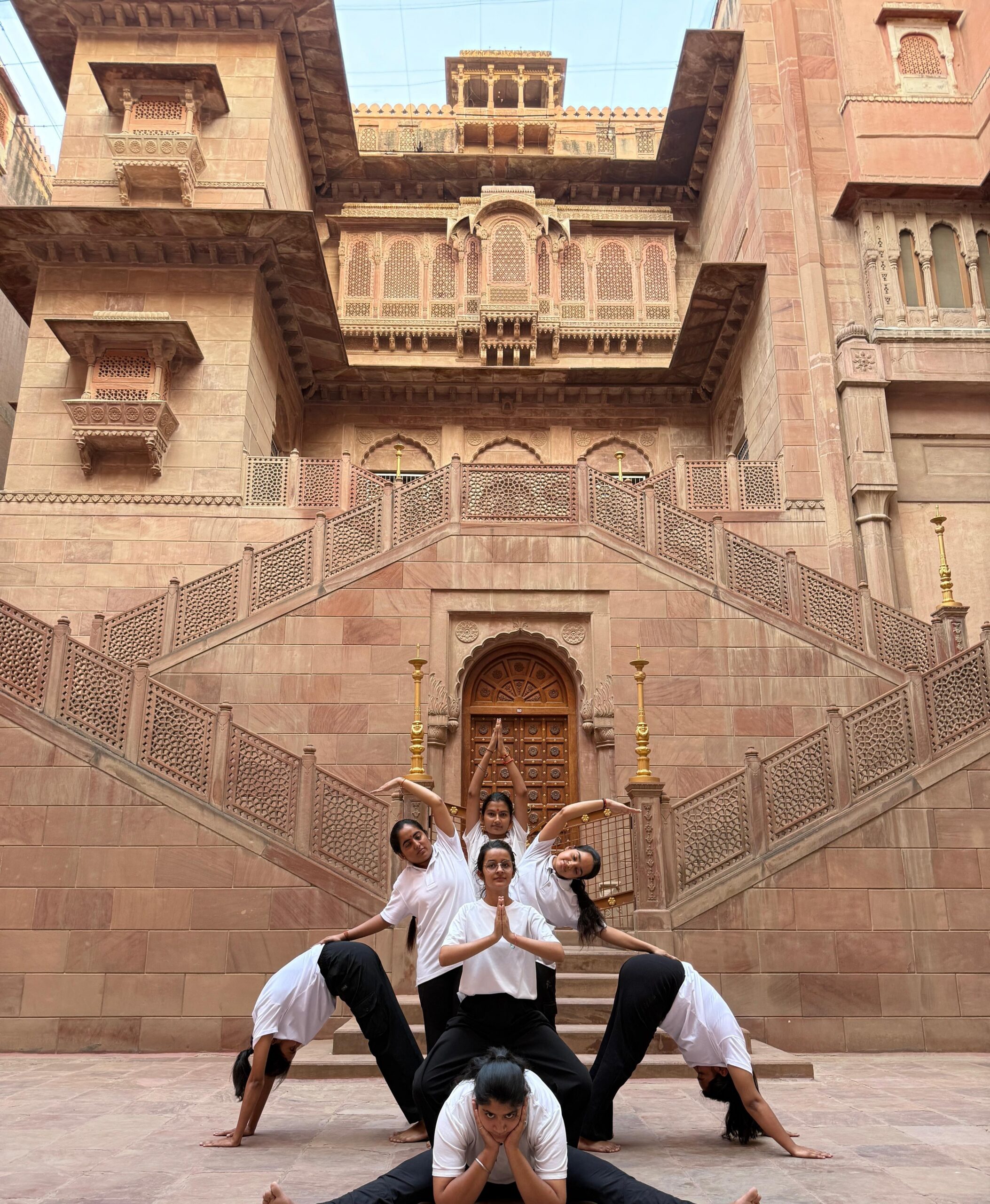 IMG 20260619 083537 scaled जूनागढ़ खींच लाई योग करने की चाह, अलसुबह पहुंचे युवा Rajasthan News Portal देश