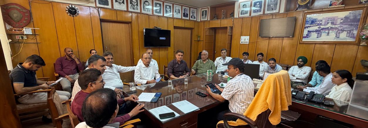 IMG 20260619 193257 मेडिकल कॉलेज प्राचार्य ने योगाभ्यास कार्यक्रम की तैयारियों की समीक्षा Rajasthan News Portal राजस्थान