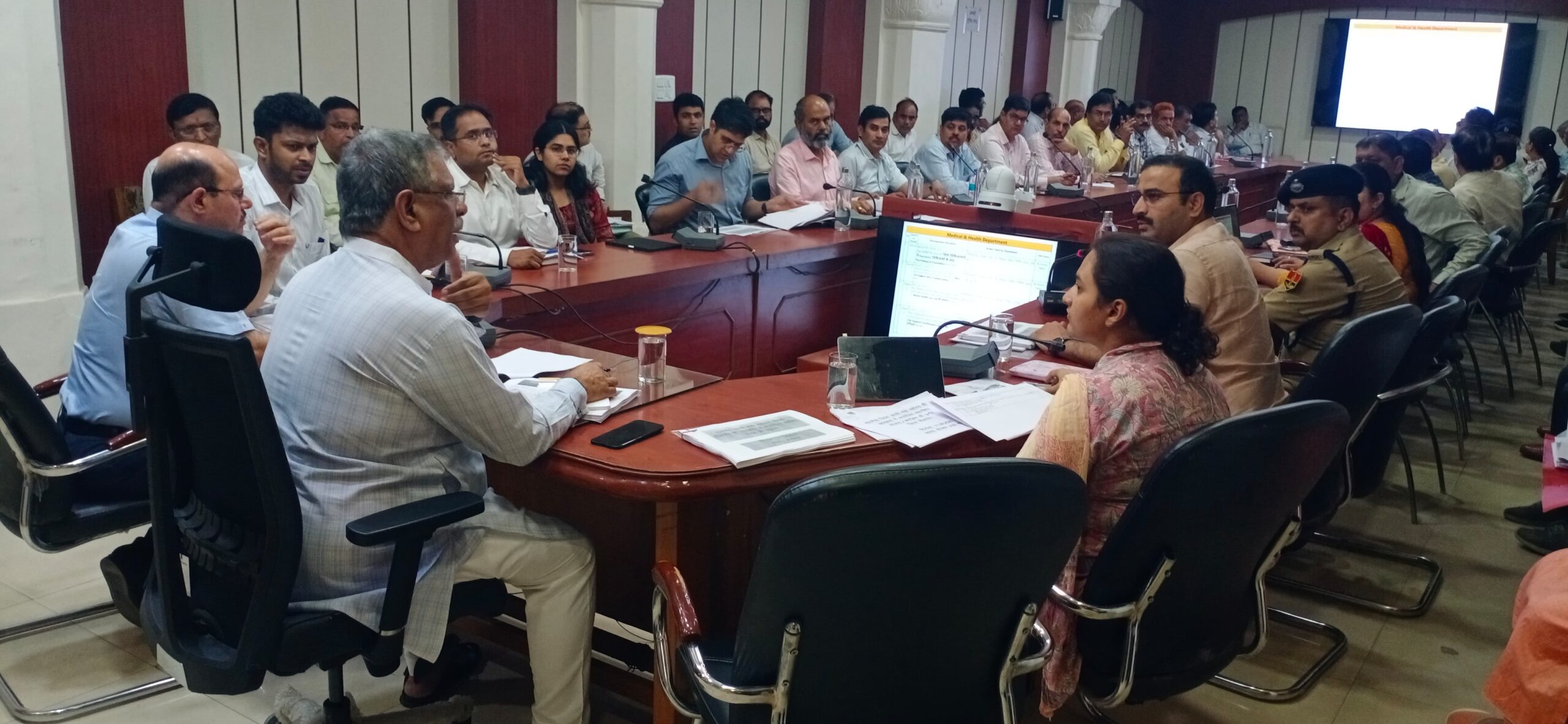 पहले चरण में 75 ई-बसें शुरू होंगी, चिकित्सा एवं स्वास्थ्य मंत्री, प्रभारी मंत्री श्री गजेन्द्र सिंह खींवसर ने ली बैठक 2 धर्म SAVE 20260611 205608 scaled पहले चरण में 75 ई-बसें शुरू होंगी, चिकित्सा एवं स्वास्थ्य मंत्री, प्रभारी मंत्री श्री गजेन्द्र सिंह खींवसर ने ली बैठक Rajasthan News Portal धर्म