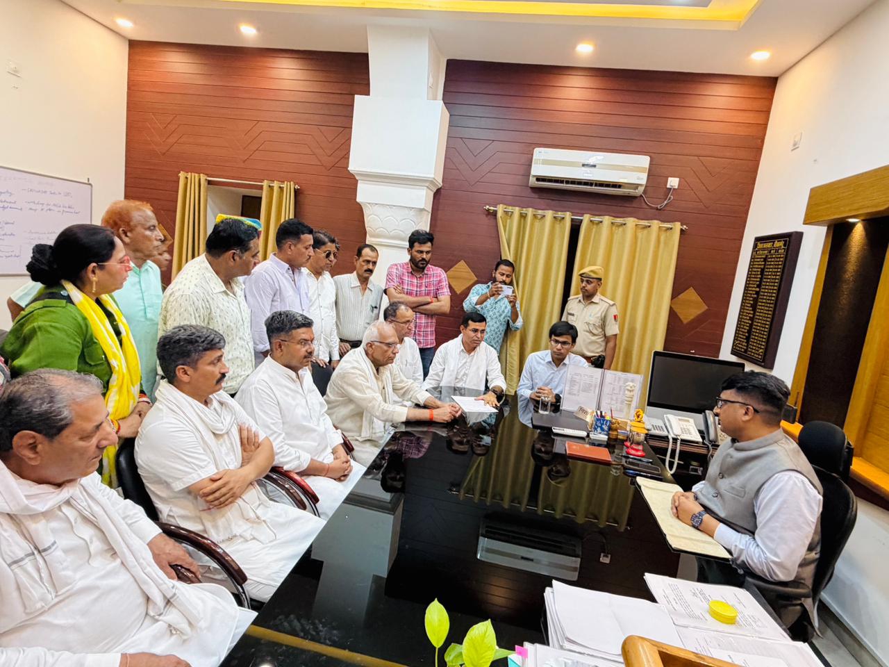 SAVE 20260618 202034 कांग्रेस प्रतिनिधिमण्डल ने जिला कलेक्टर से की चर्चा Rajasthan News Portal राजस्थान