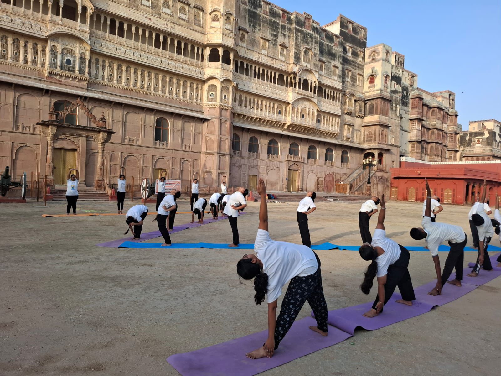 SAVE 20260618 223019 जूनागढ़ में गूंजा योग का संदेश, तीन दिन शेष, टैंक पार्क में भी अभ्यास Rajasthan News Portal राजस्थान