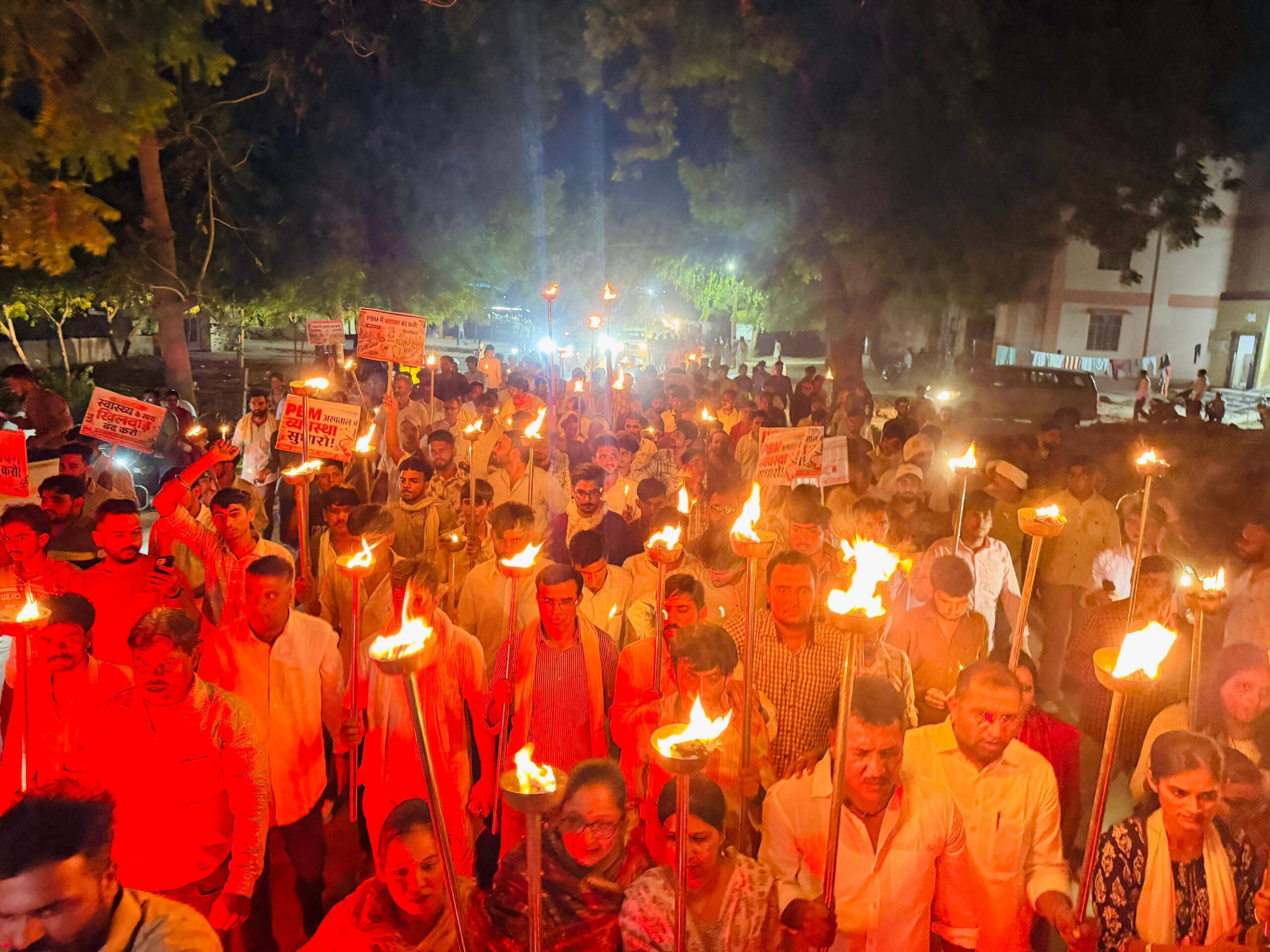 SAVE 20260619 232630 scaled पीबीएम अस्पताल की अव्यवस्थाओं के खिलाफ यूथ कांग्रेस का मशाल जुलूस Rajasthan News Portal बीकानेर अपडेट