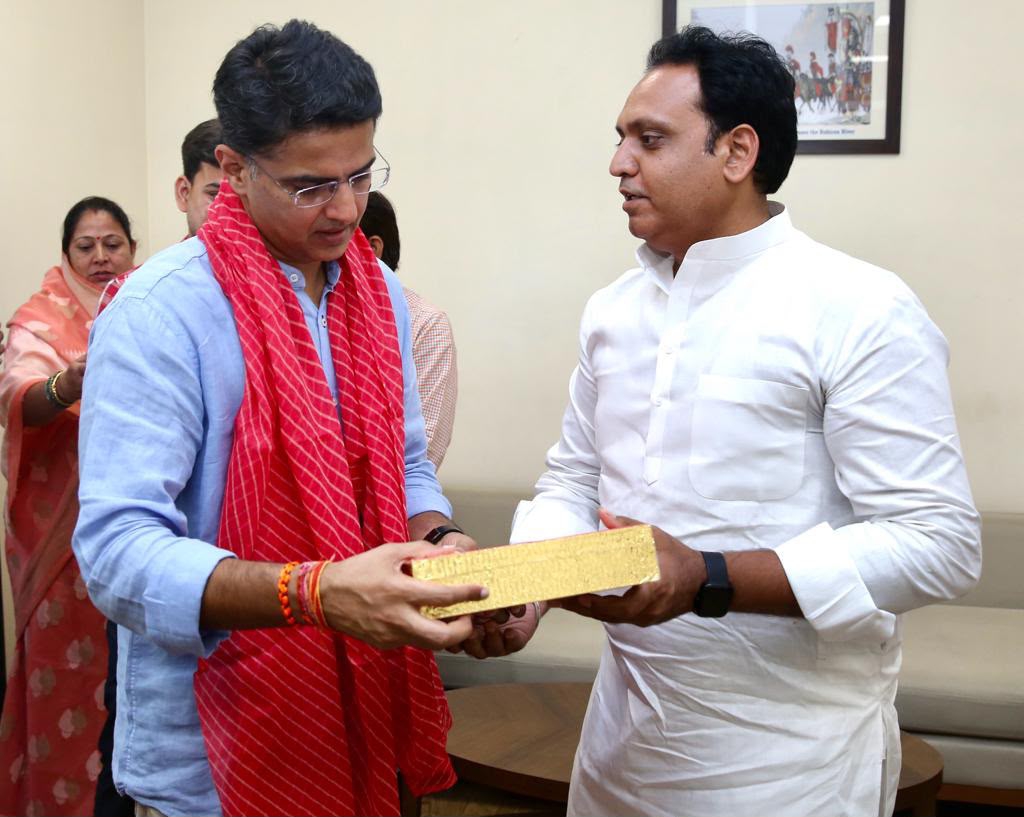 कांग्रेस नेता अरुण व्यास ने की कांग्रेस पार्टी के राष्ट्रीय महासचिव श्री सचिन पायलट से की वार्ता 3 राजस्थान SAVE 20260719 220900 कांग्रेस नेता अरुण व्यास ने की कांग्रेस पार्टी के राष्ट्रीय महासचिव श्री सचिन पायलट से की वार्ता Rajasthan News Portal राजस्थान