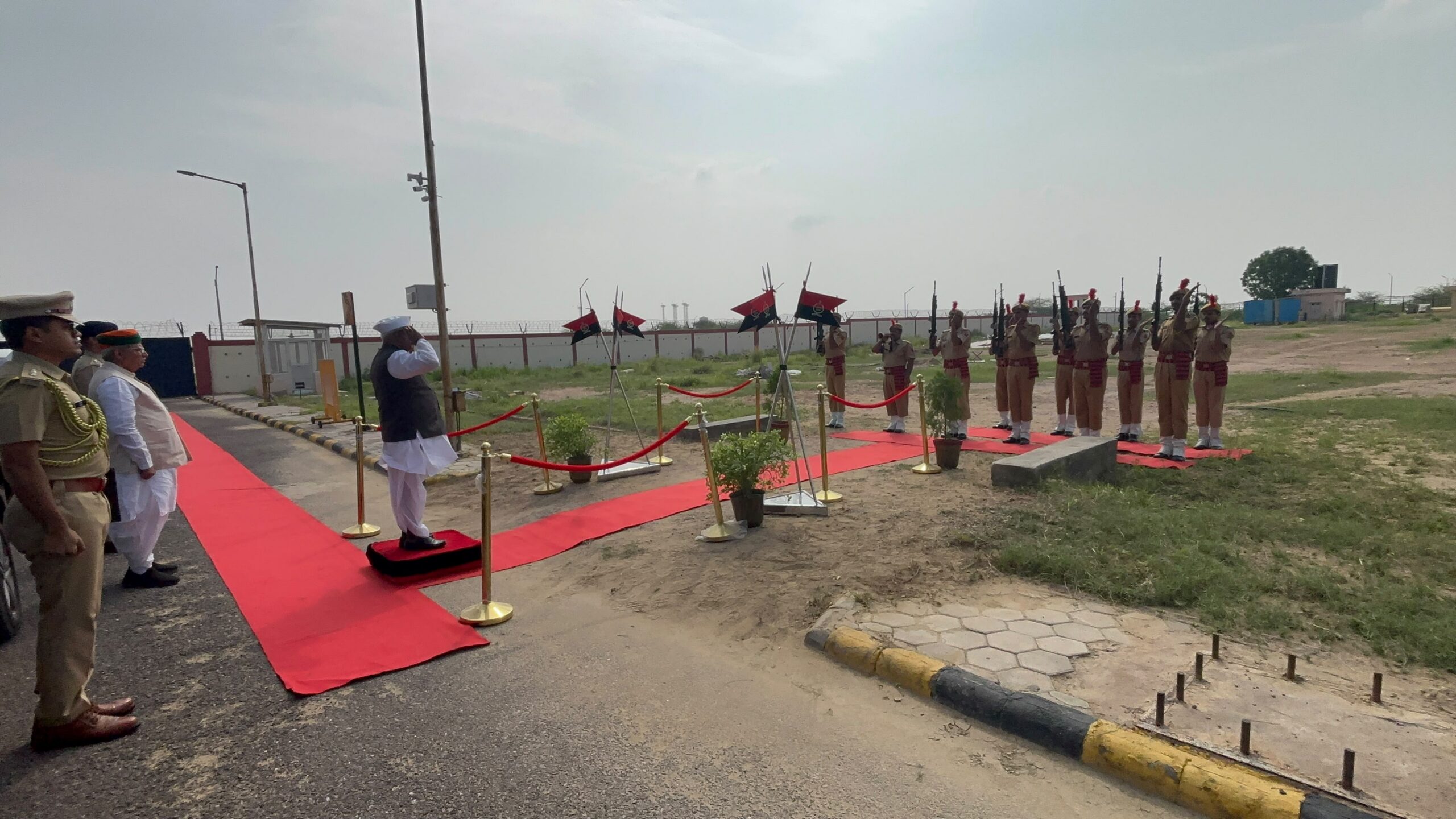 SAVE 20260801 095255 scaled बीकानेर के नाल एयरपोर्ट पर राज्यपाल श्री हरिभाऊ बागड़े भव्य स्वागत, गार्ड ऑफ ऑनर से किया सम्मानित Rajasthan News Portal राजस्थान