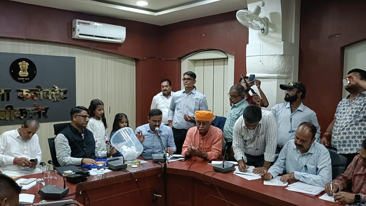 बीकानेर नगर निगम सहित नोखा, श्रीडूंगरगढ़, कोलायत, नापासर, लूणकरणसर और खाजूवाला नगरपालिका क्षेत्रों के पार्षदों के आरक्षण के लिए लॉटरी निकाली 1 बीकानेर अपडेट SAVE 20260817 184043 बीकानेर नगर निगम सहित नोखा, श्रीडूंगरगढ़, कोलायत, नापासर, लूणकरणसर और खाजूवाला नगरपालिका क्षेत्रों के पार्षदों के आरक्षण के लिए लॉटरी निकाली Rajasthan News Portal बीकानेर अपडेट