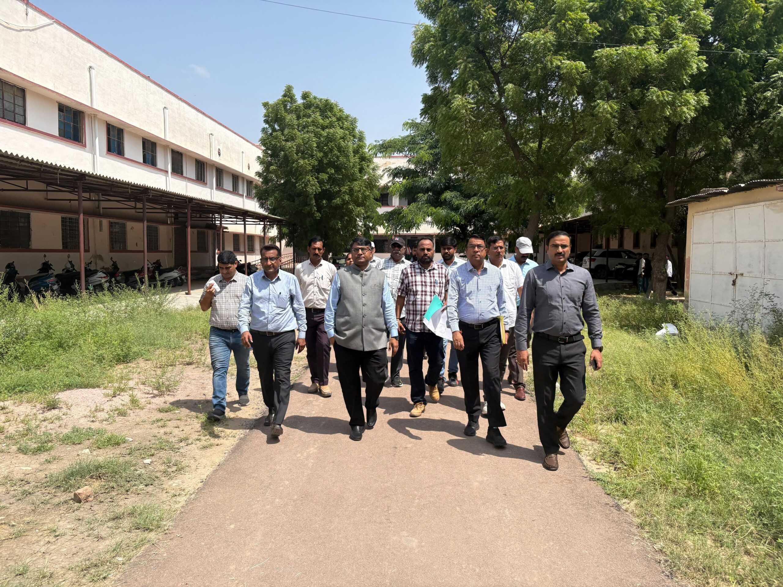 SAVE 20260821 141726 scaled नगरीय निकाय आम चुनाव: जिला निर्वाचन अधिकारी श्री निशान्त जैन ने पॉलिटेक्निक कॉलेज का किया अवलोकन Rajasthan News Portal बीकानेर अपडेट