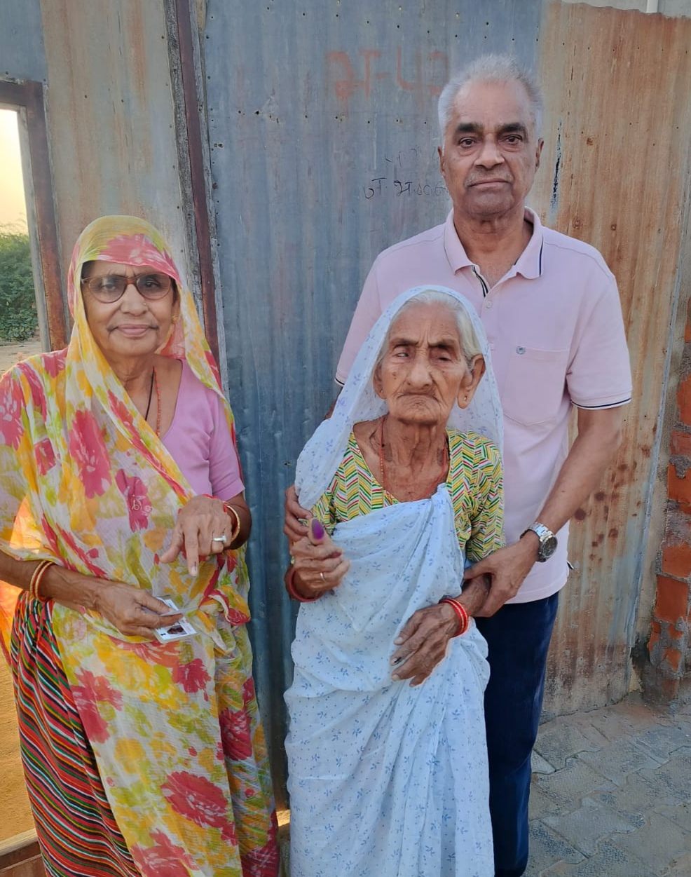 IMG 20260911 082350 चुनाव : देशनोक में 102 वर्ष की महिला ने डाला वोट, लूनकरणसर में सुबह से मतदान के लिए कतारें Rajasthan News Portal राजस्थान