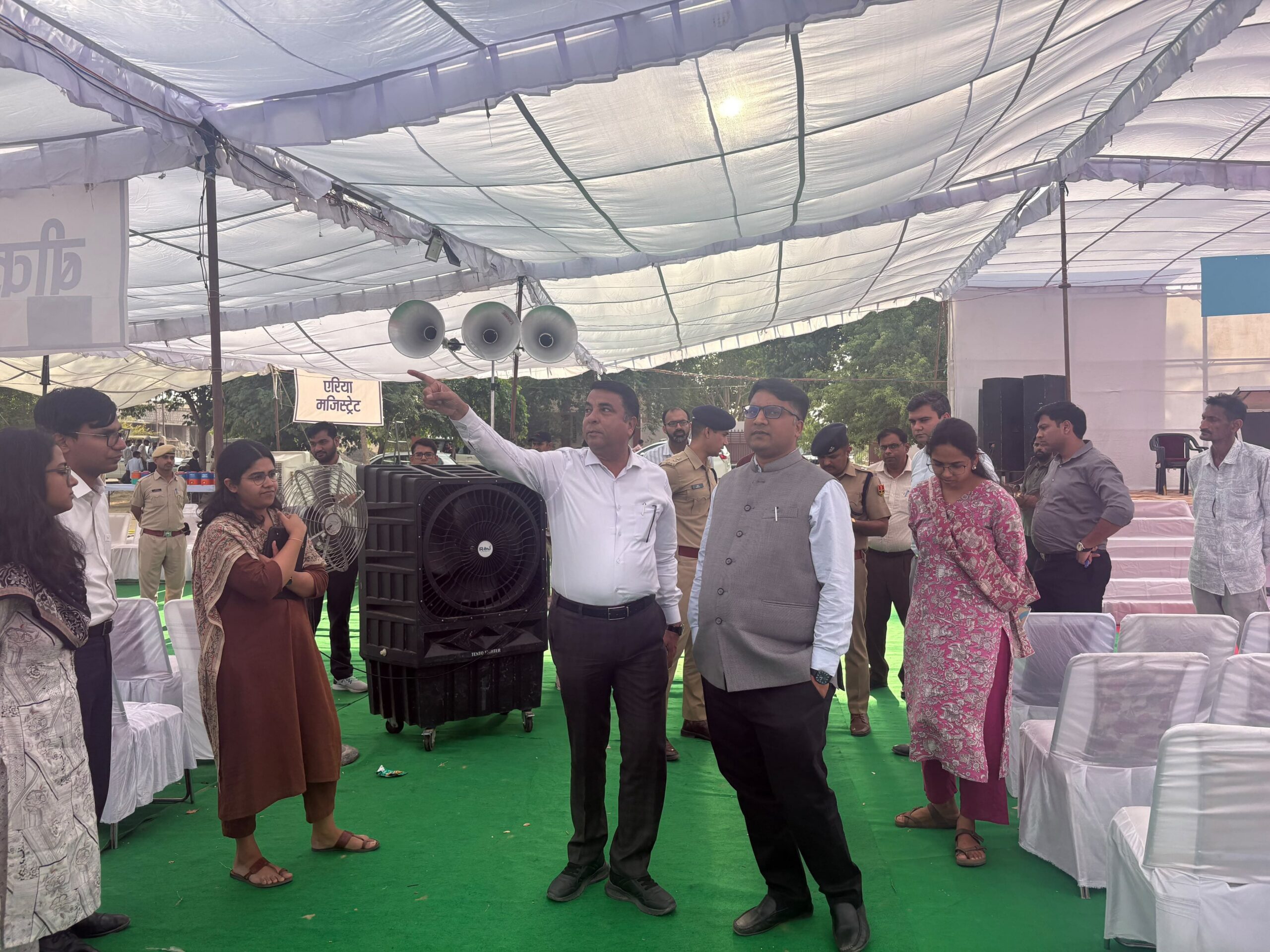 SAVE 20260907 194004 scaled जिला निर्वाचन अधिकारी और पुलिस अधीक्षक ने मतदान दलों की रवानगी स्थल का लिया जायजा Rajasthan News Portal बीकानेर अपडेट