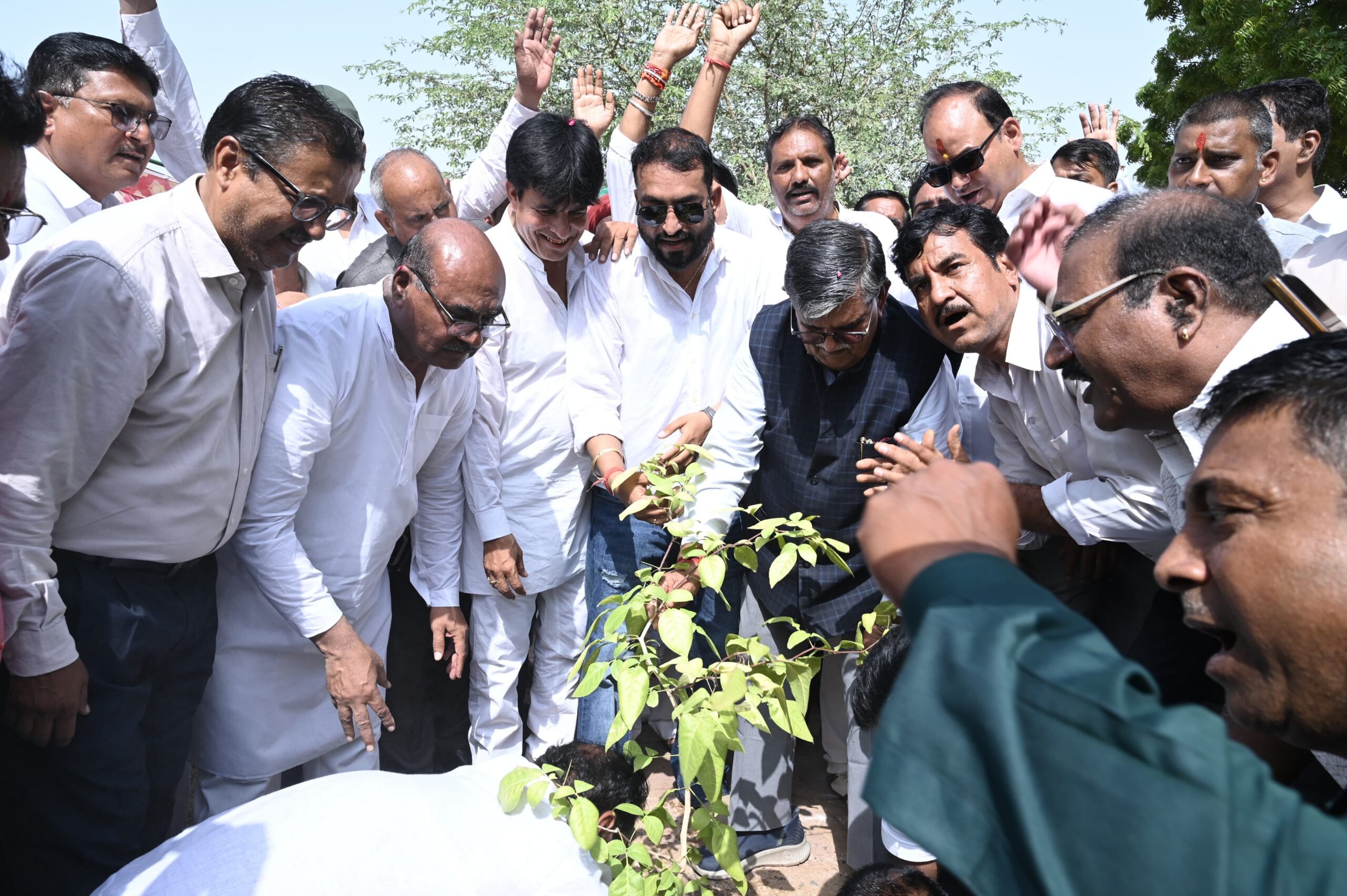 SAVE 20260928 221004 scaled राज्यपाल गुलाब चंद कटारिया का हीरेश्वर महादेव मंदिर में हुआ भव्य अभिनंदन Rajasthan News Portal राजस्थान