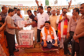 chun चुनाव : वार्ड 73 में पारीक को लड्डुओं व फ्रूट्स से तौला Rajasthan News Portal राजस्थान