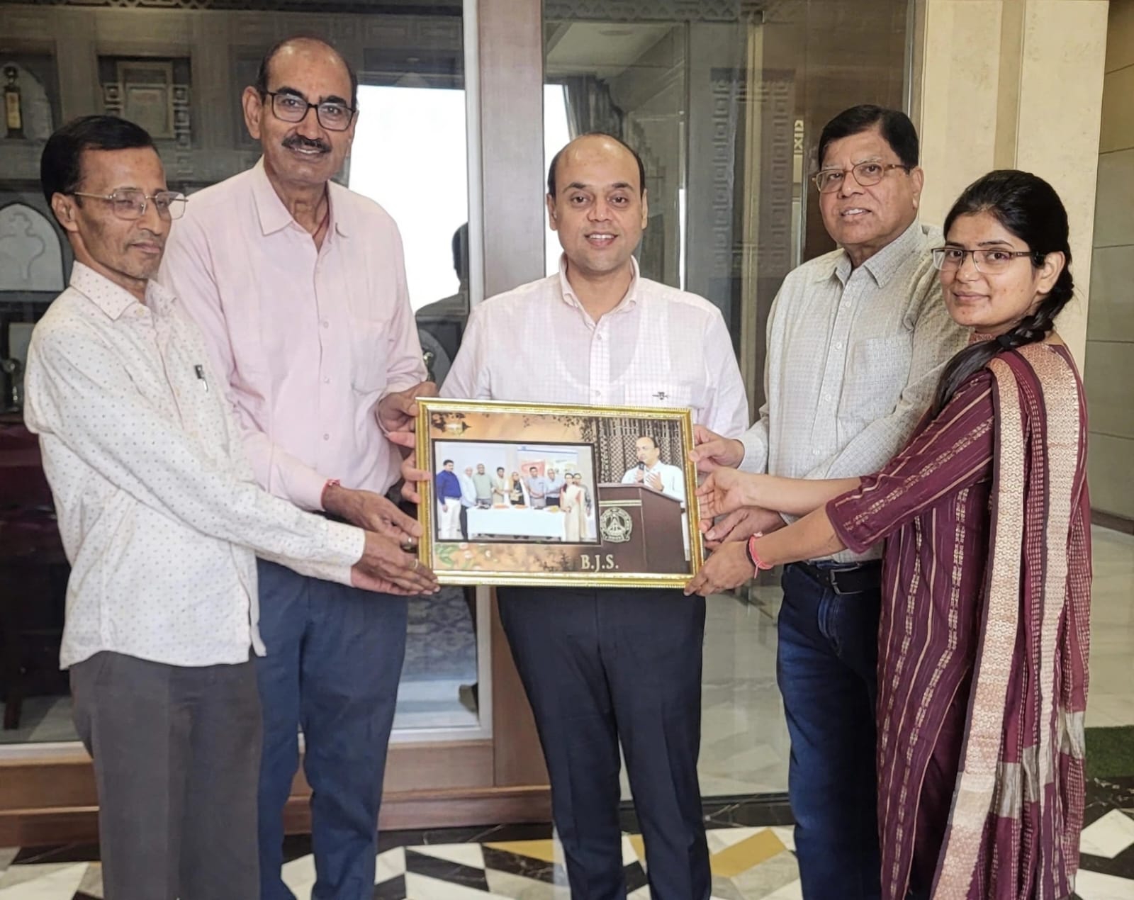 SAVE 20261011 211342 पुस्तकालयों की विद्यार्थियों के चरित्र निर्माण में महत्ती भूमिका: दीपक अग्रवाल Rajasthan News Portal बीकानेर अपडेट